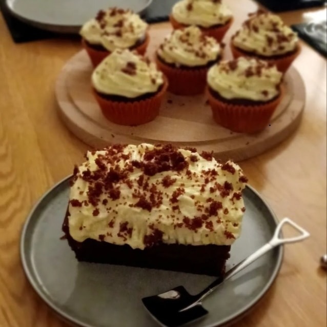 1lb Red Velvet Loaf & 6 Muffins